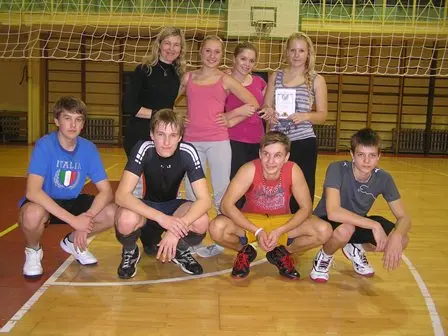 Pirmų klasių tinklinio turnyras skirtas Juliaus Janonio gimnazijos gimtadieniui